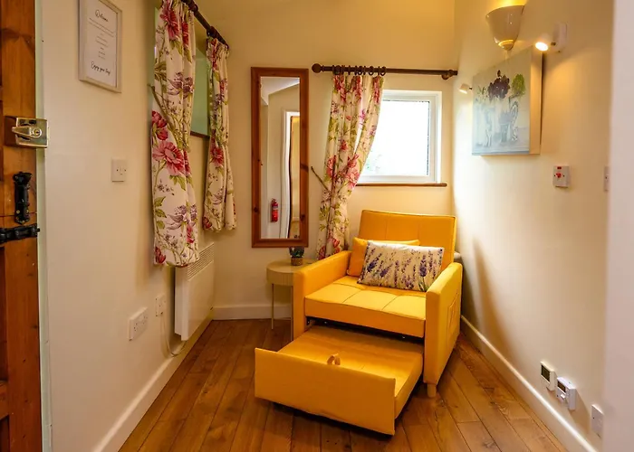 Lavender - Delightful Stables Conversion By Stae-homes Kro