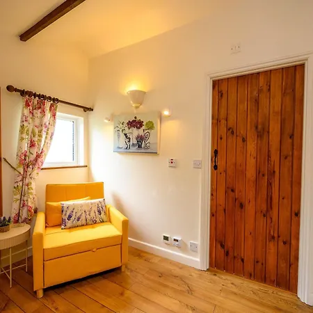 Lavender - Delightful Stables Conversion By Stae-homes Bristol